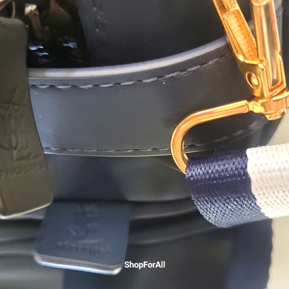 Yves Saint Laurent beauty case convertible in shoulder bag - Picture 9 of 13